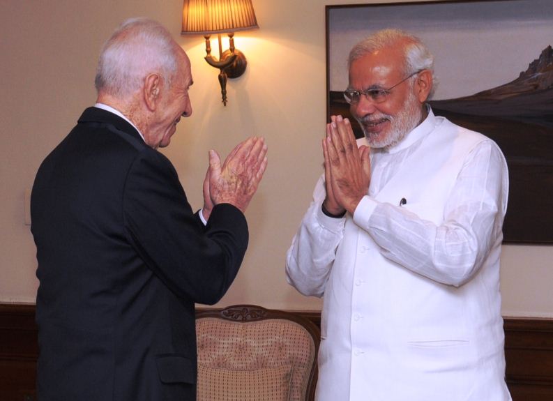 Former President Shimon Peres with Indian Prime Minister Narendra Modi